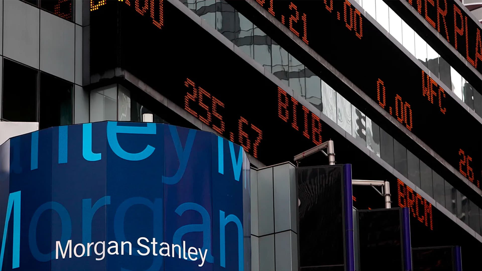 Il gigante Morgan Stanley lancia la sfida sugli ETF Bitcoin