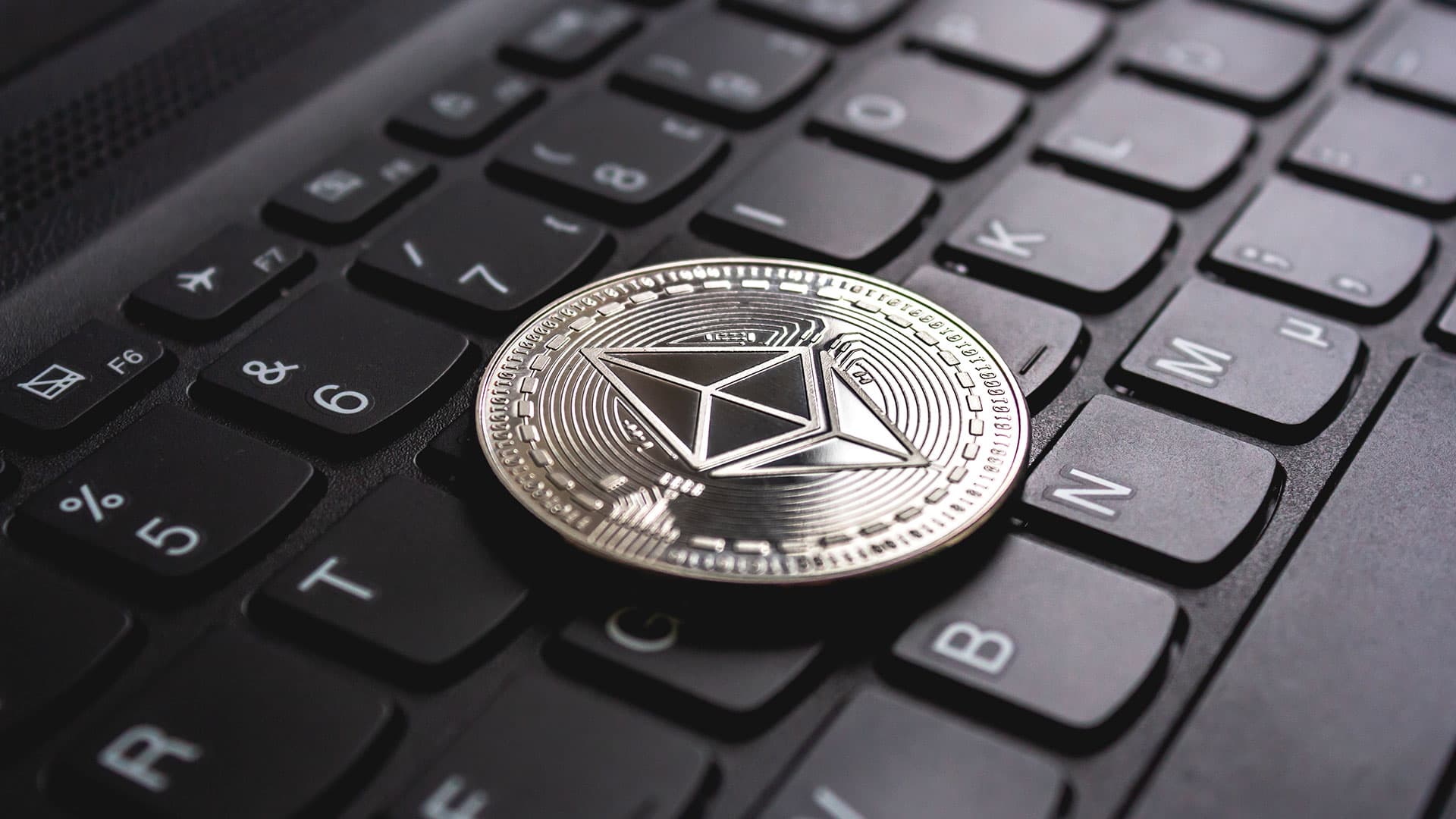 Ethereum batte Bitcoin e manda il segnale che gli investitori aspettavano