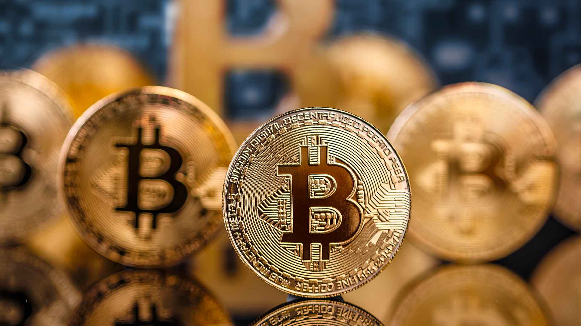Bitcoin scende sotto 64000 dollari e la promessa di oro digitale torna sotto esame